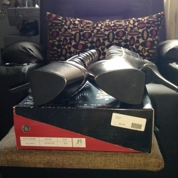 Stylish Silver/Pewter Women's Heels - Picture 6 of 11